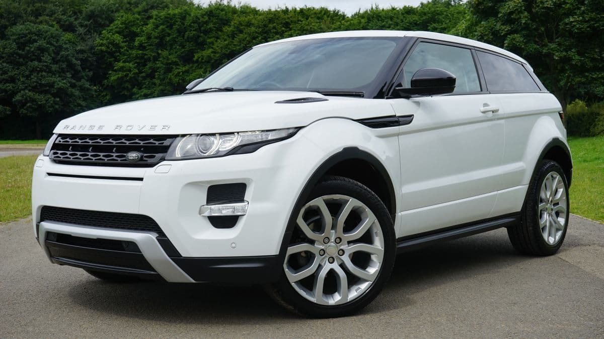 White Range Rover SUV with large alloy wheels — SUV wheel care and repair at Speedline Mags
